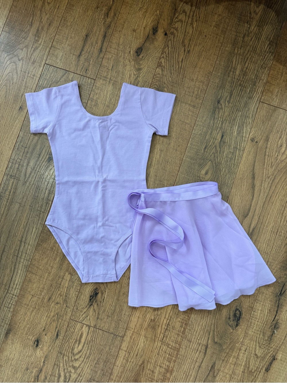 Girls 4/5 Ballet Leo & matching skirt, never worn
